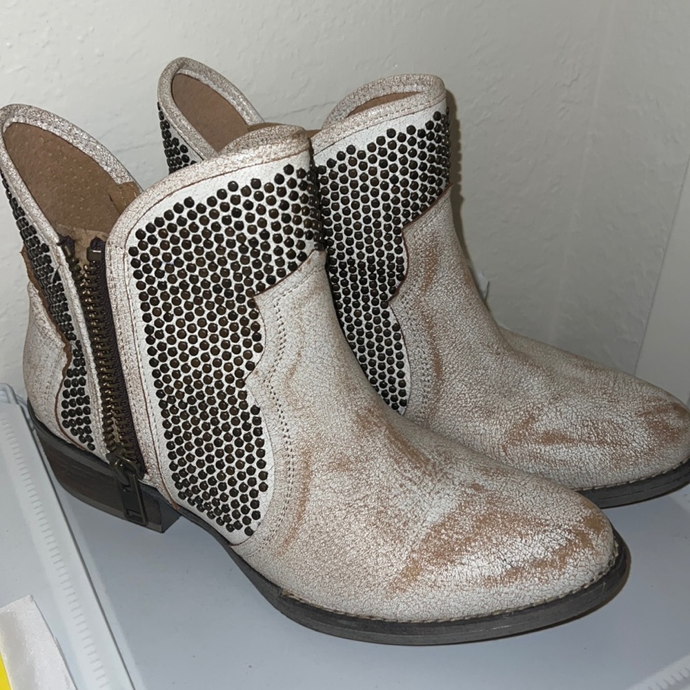 COPY - Gorgeous short cowgirl boots with bronze details